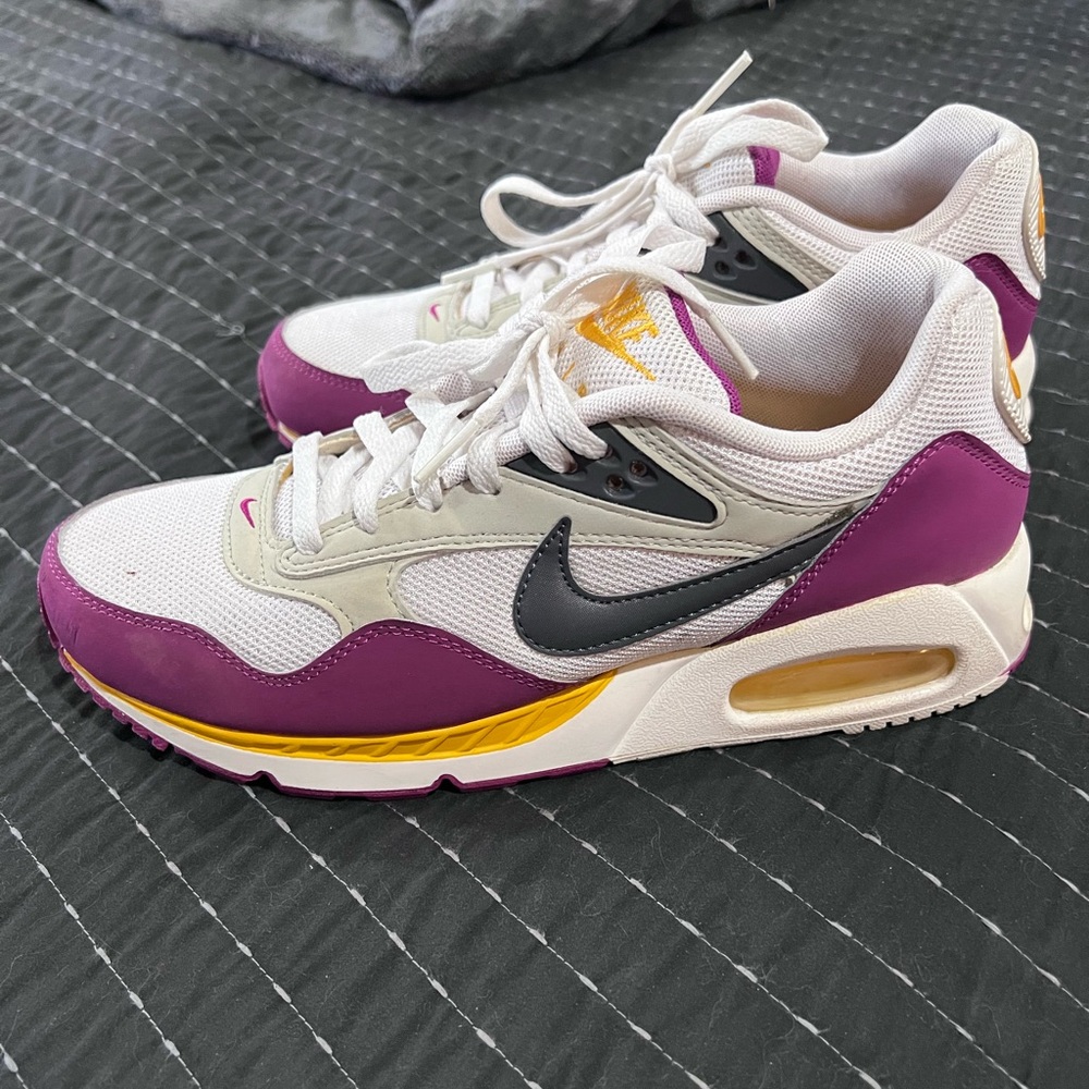 Nike White and Pink Athletic Shoes for Performance